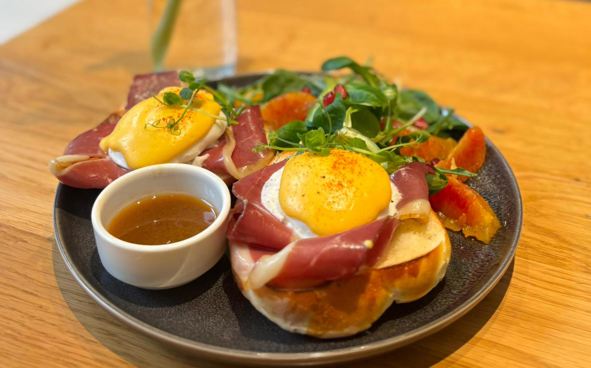 Vajban posírozott fogasfilé édeskömény-pürével...